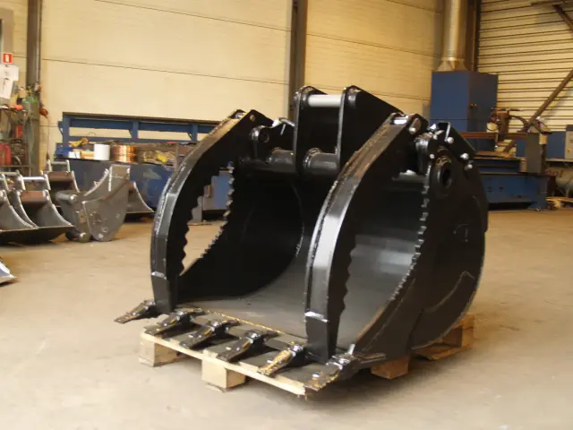 CB - wzmocniona hydrauliczna łyżka zaciskowa